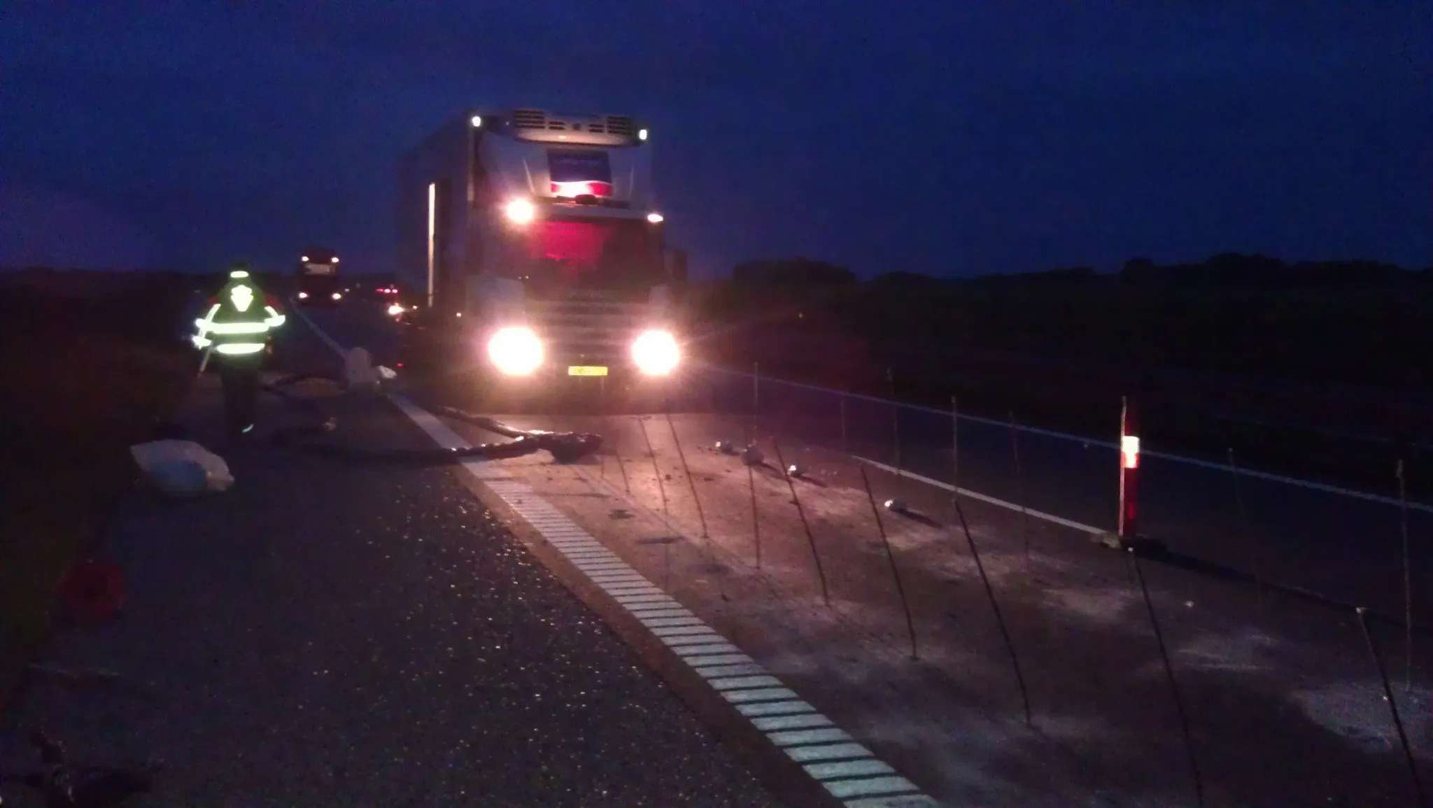 Stabilisering af tungt spor på motorvej sidst på aftenen