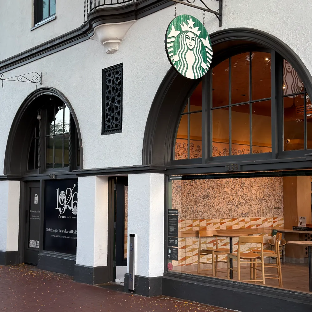 Kolomschakelaar drukknop van Secumatic na installatie en langdurig gebruik bij Starbucks