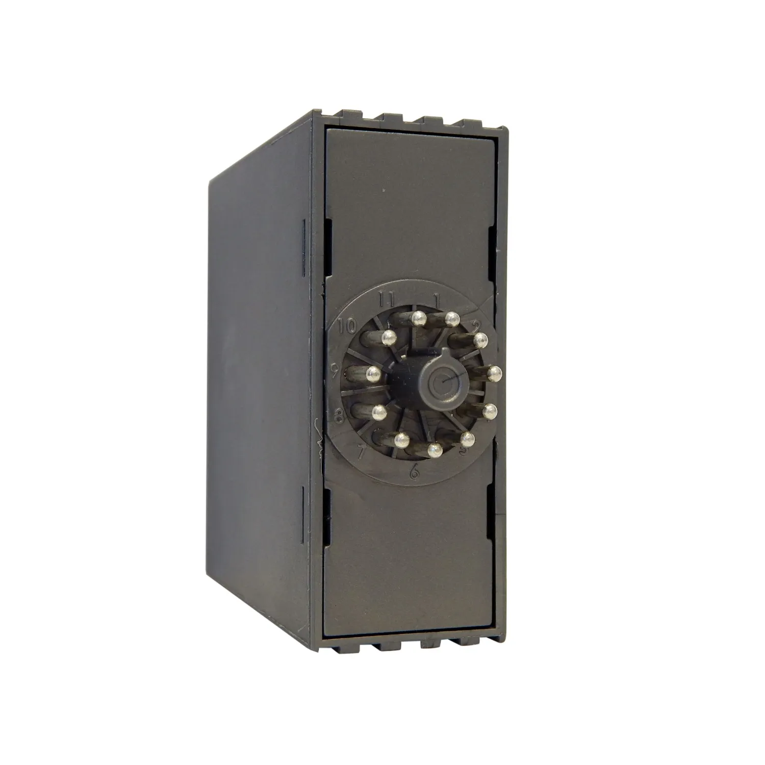 ULT-MVP-2E loop detector application at a barrier and parking installation