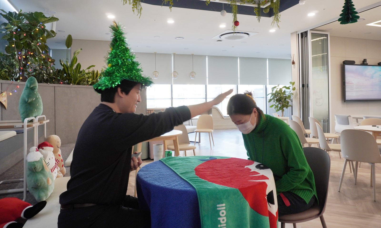     🧙: 당신의 무의식을 이용해서.. 내년의 운세를 뽑아보겠습니다…