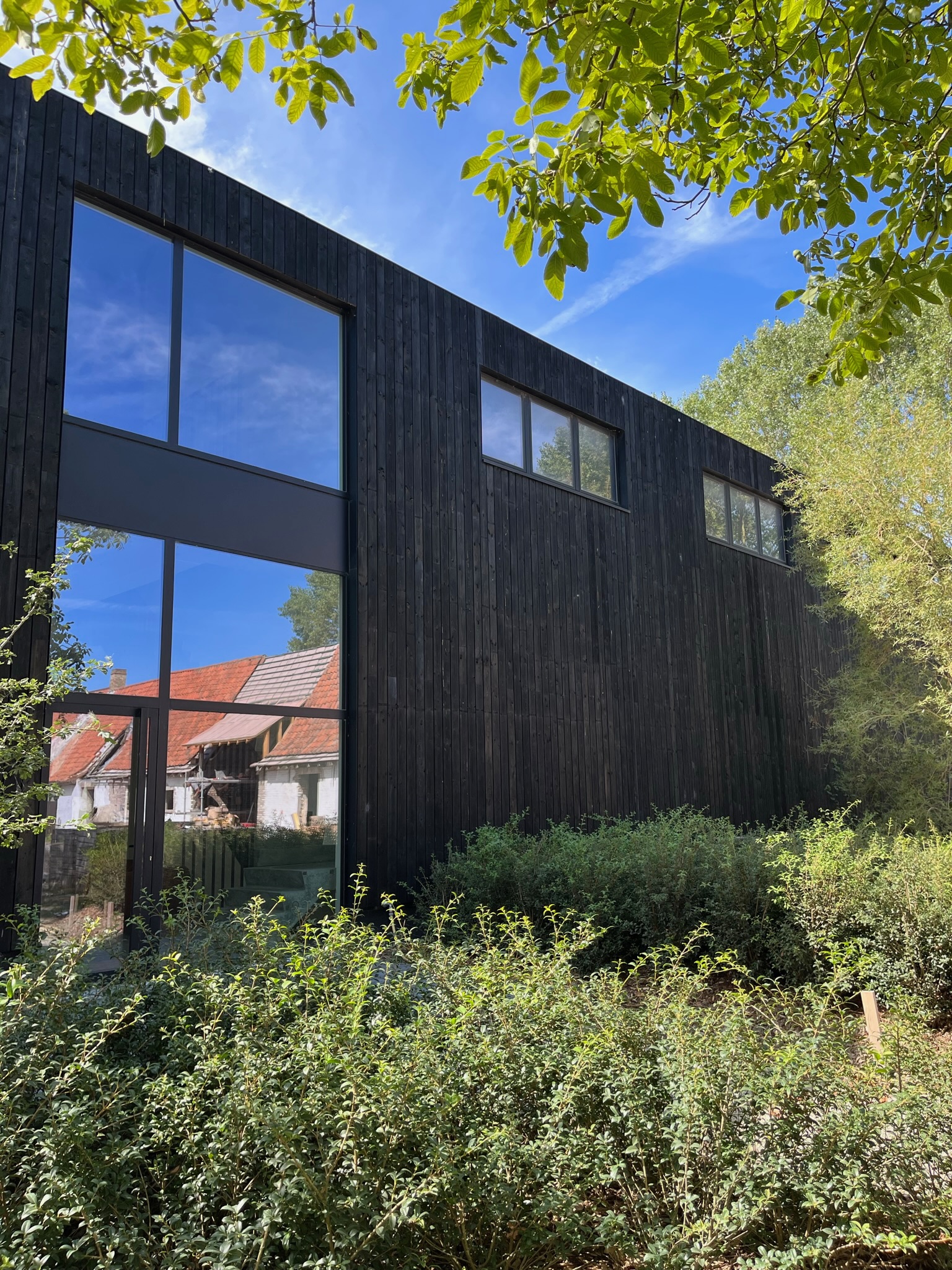 Scroll en ontdek dit luxeuze renovatieproject