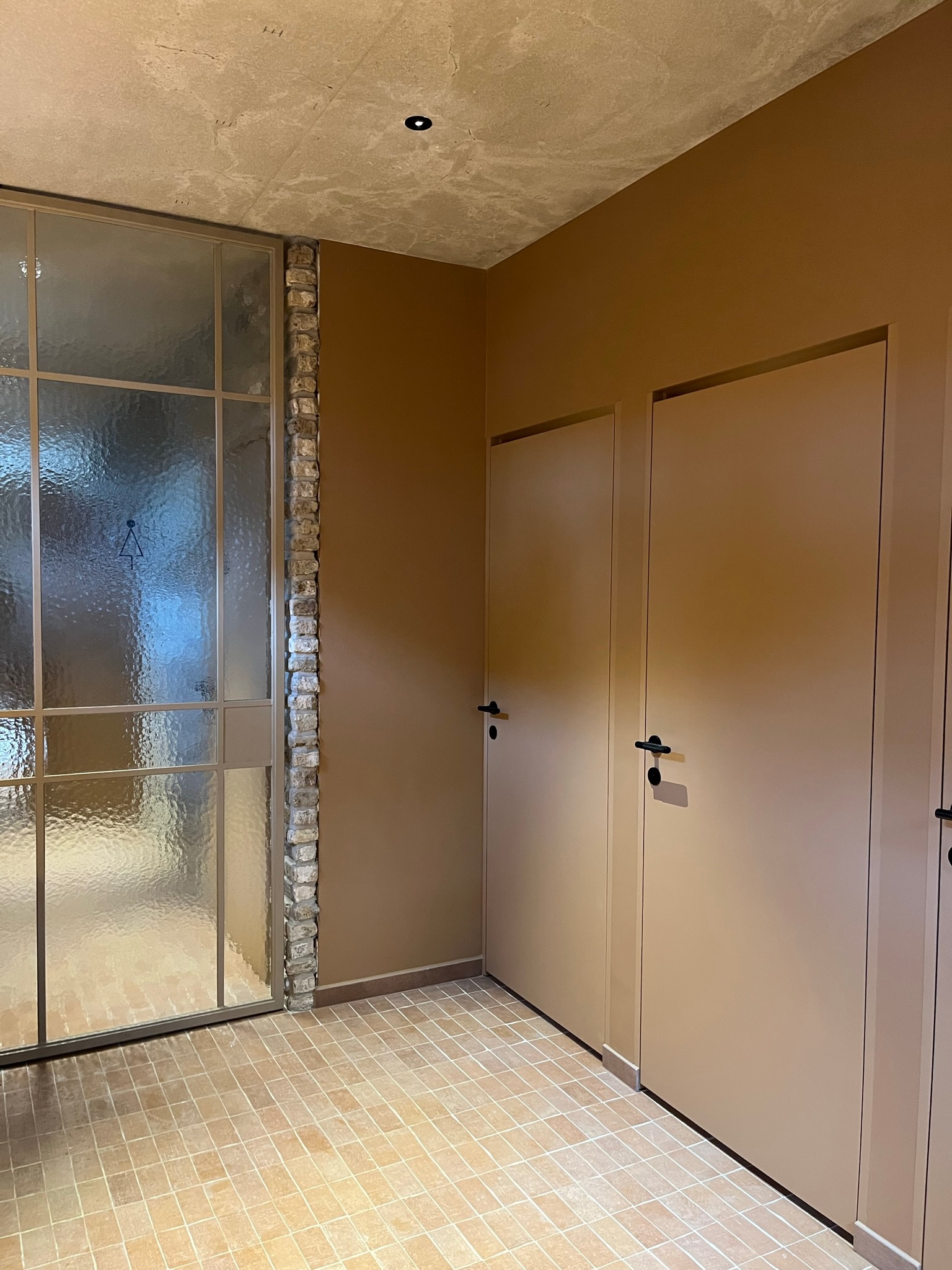 Scroll en ontdek dit luxeuze renovatieproject