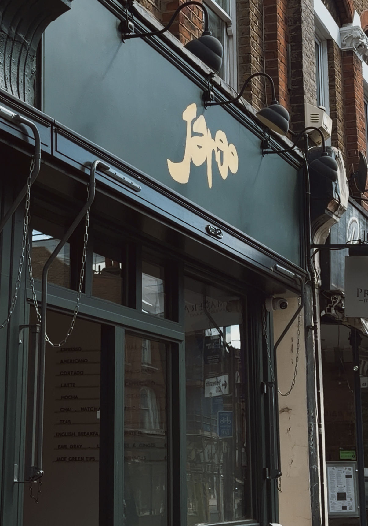 Coffee shop storefront with a sign reading 'Jargo' in yellow letters on a dark green background.