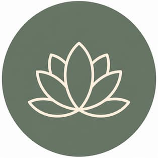 Schlichte Lotusblume-Silhouette in Beige auf grünlichem Kreis-Hintergrund.