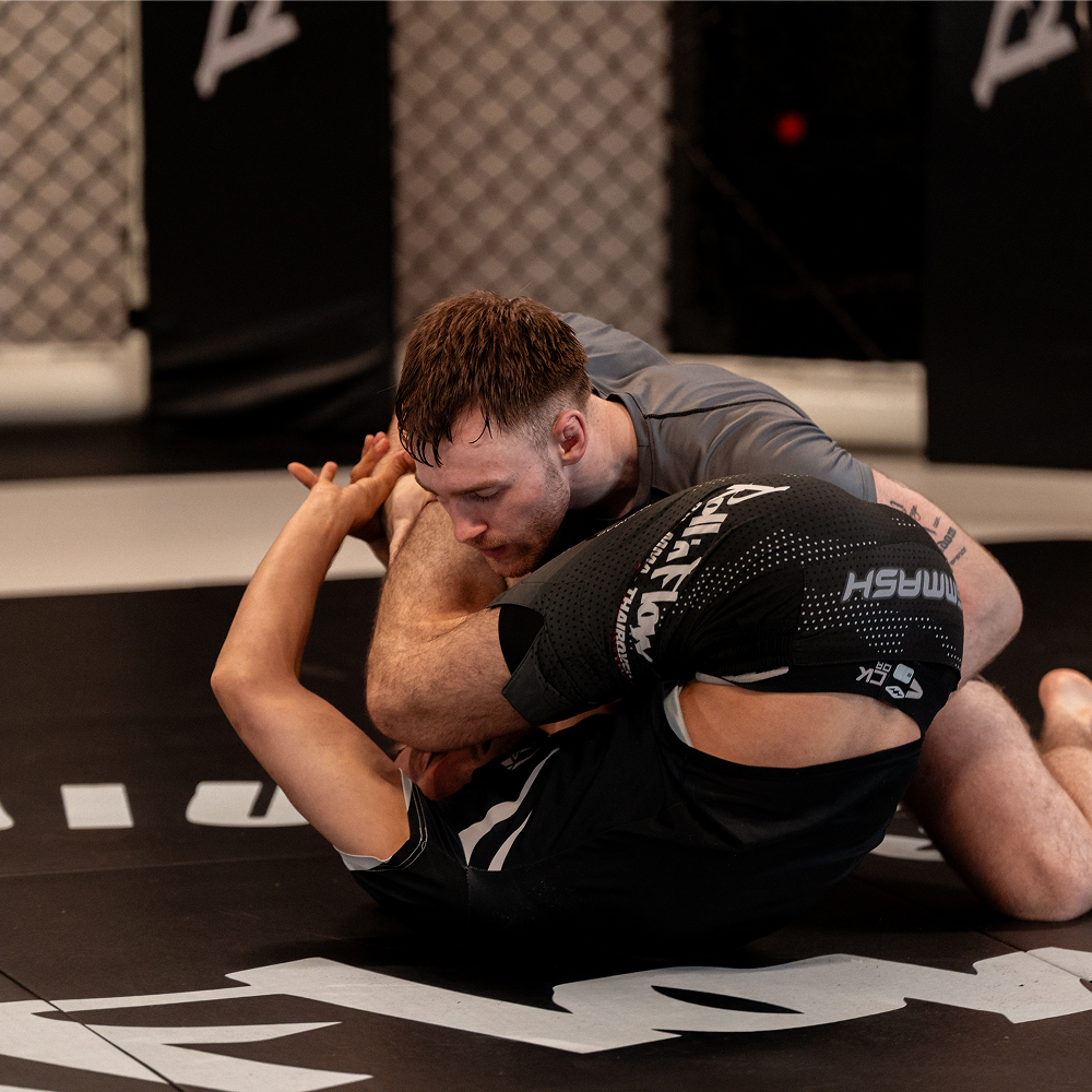 Schnapschuss einer Brazilian Jiu Jitsu Technik aus dem NoGi Grappling Training.