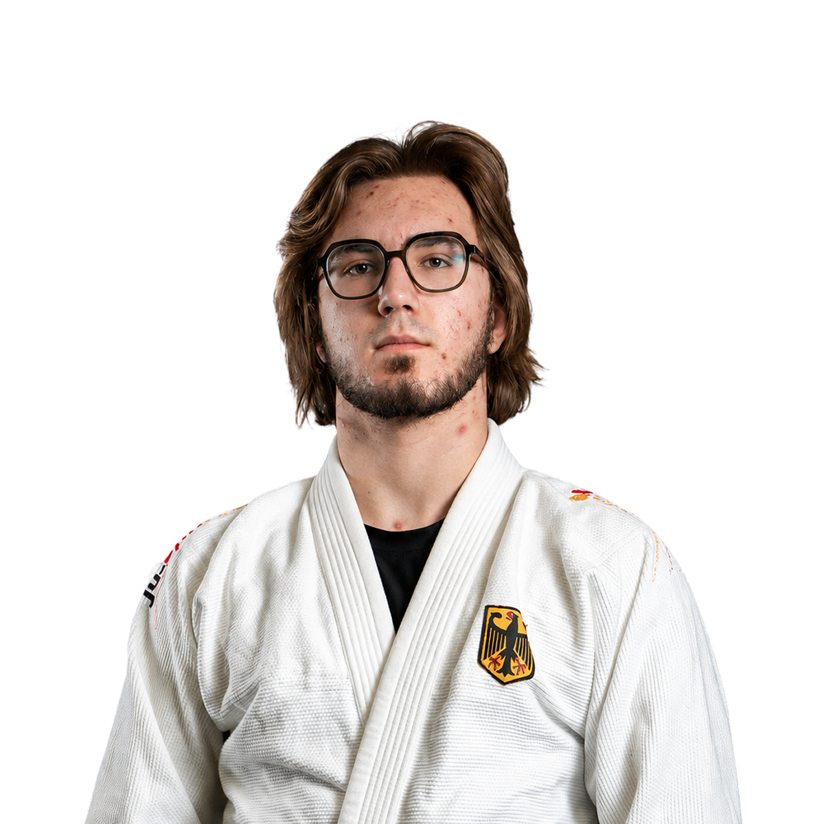 Bundeskaderathlet Roque in weißem Gi mit deutschem Bundesadler auf der Brust.