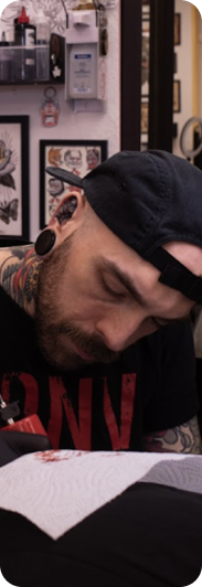 Dietrich tattoo artist in Berlin specializing in traditional tattoos