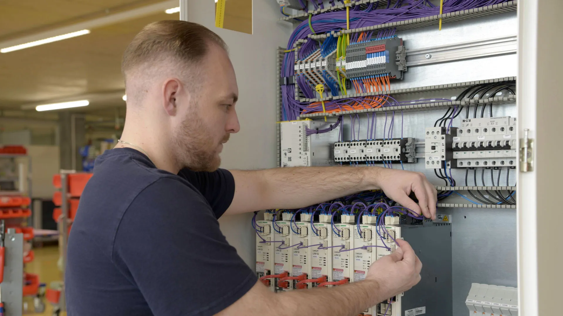 Automationsanlage in der Produktion – Sondermaschine von Computechnic AG