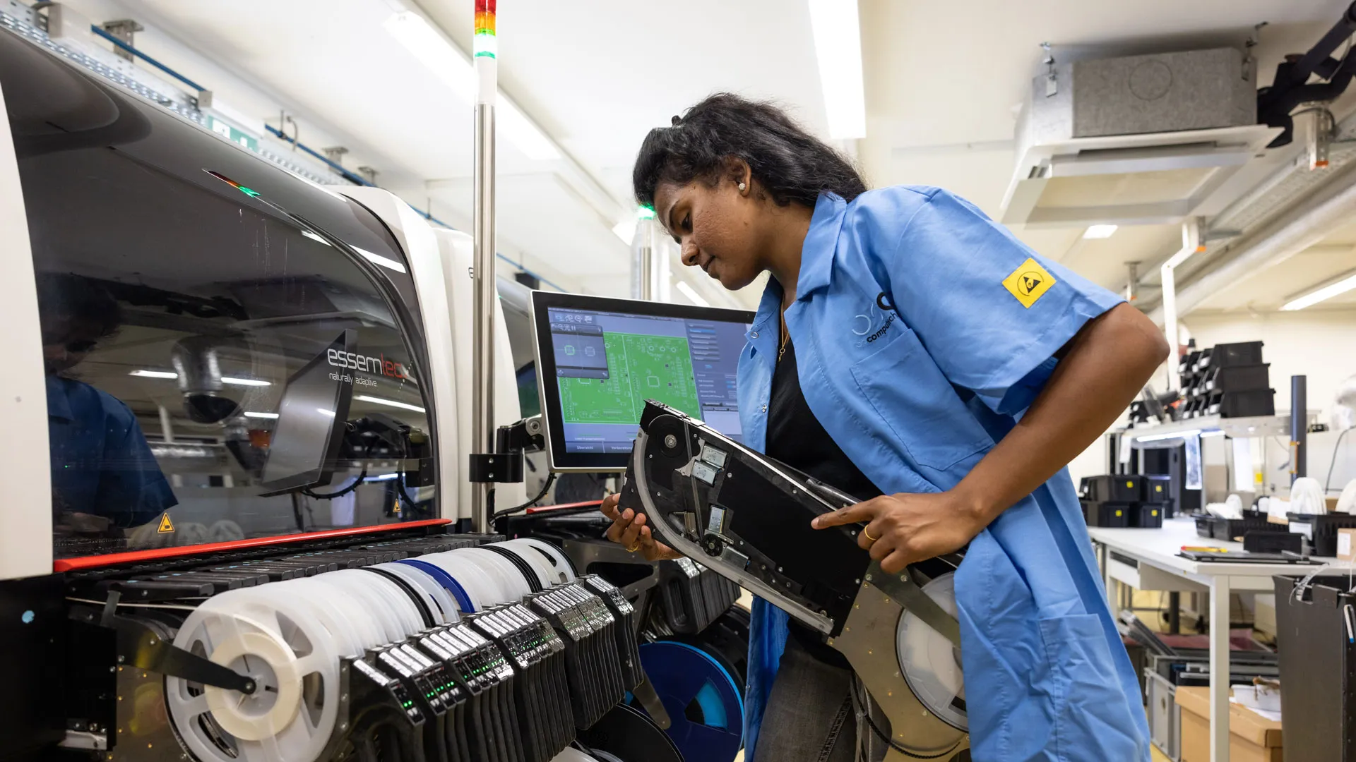Elektronikfertigung und SMD-Bestückung – Produktionslinie der Computechnic AG