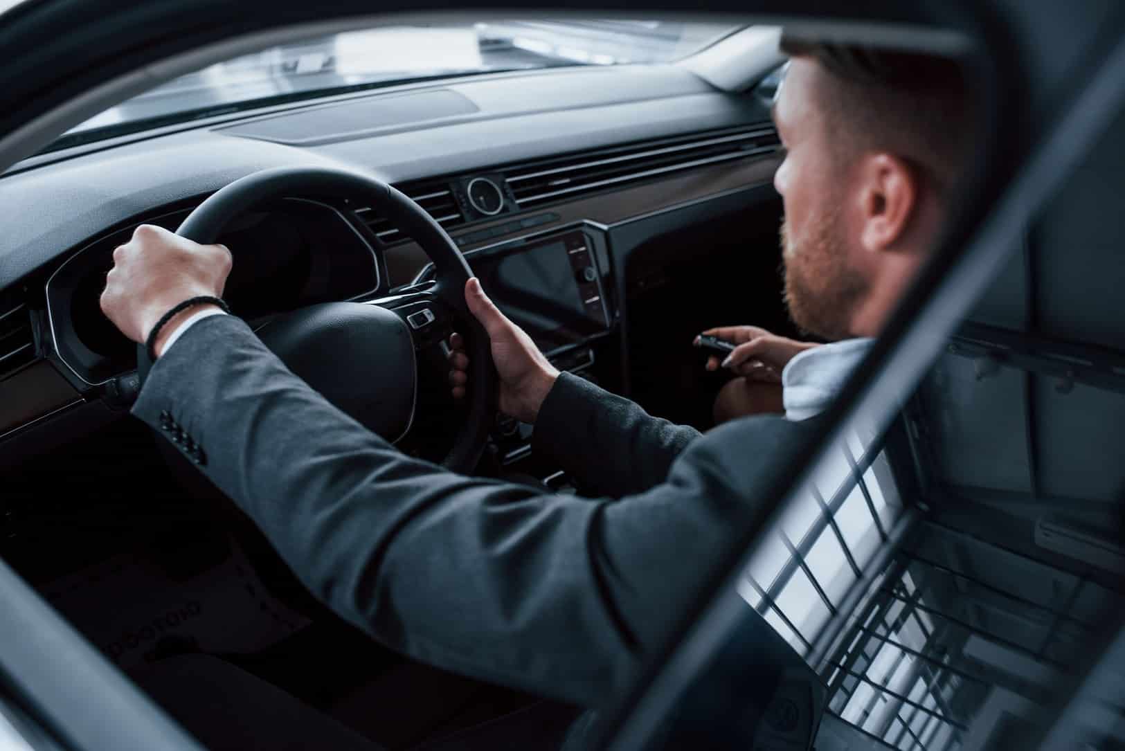 Private chauffeur: role, training, salary