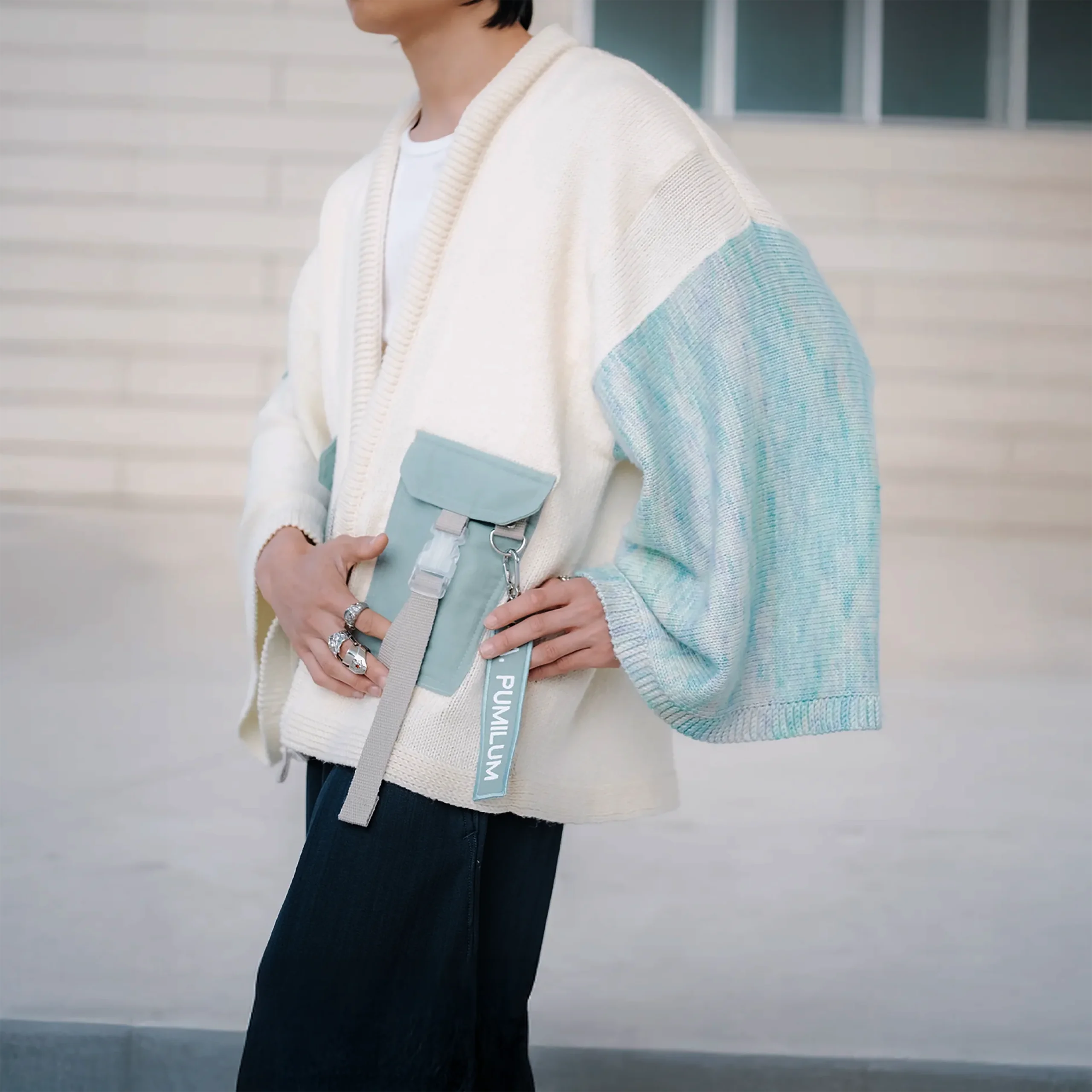 Poche plaquée vert sauge et jet tag PUMILUM du kimono Lux I, manche boréale en mérinos