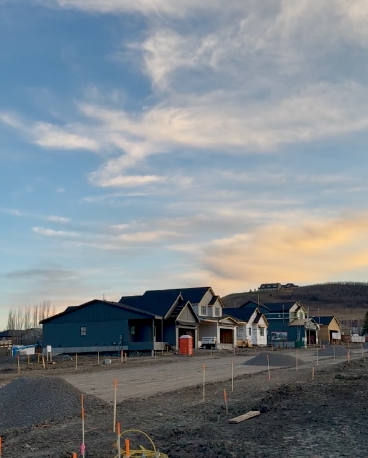 Dusk over Diamond Ridge homes