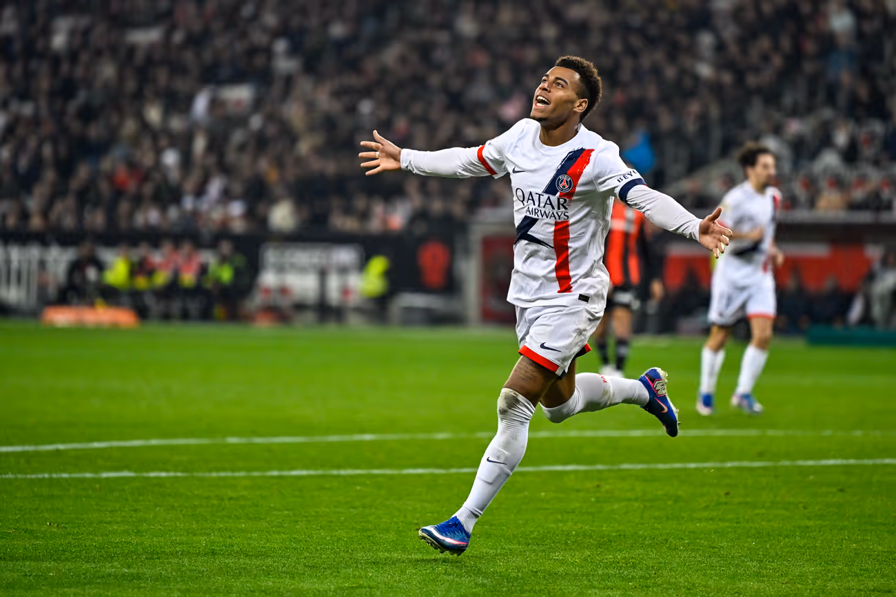Célébration du joueur du PSG Désiré contre l'OGC Nice Ligue 1 2025-2026