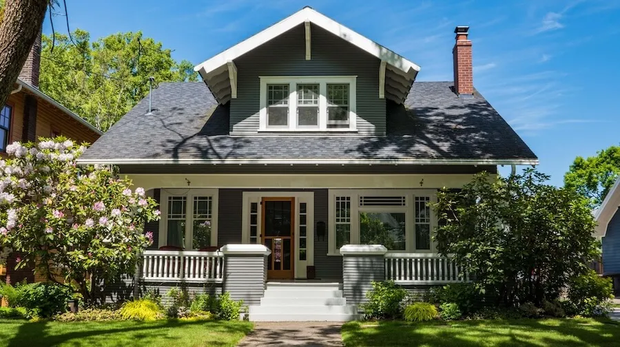 Estela Living traditional house exterior with garage
