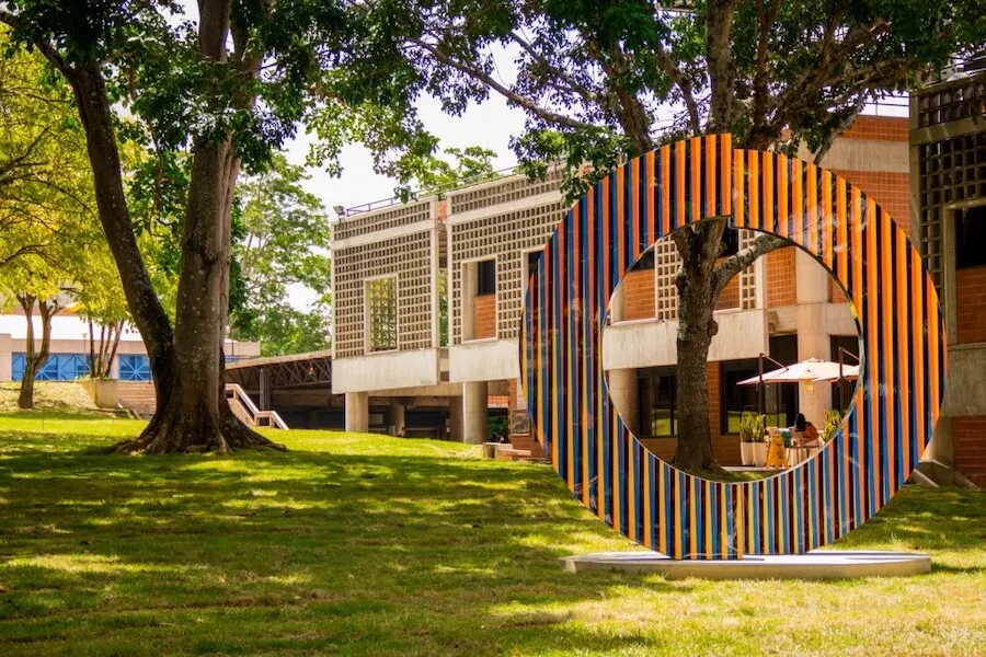 UNIMET university building exterior surrounded by trees