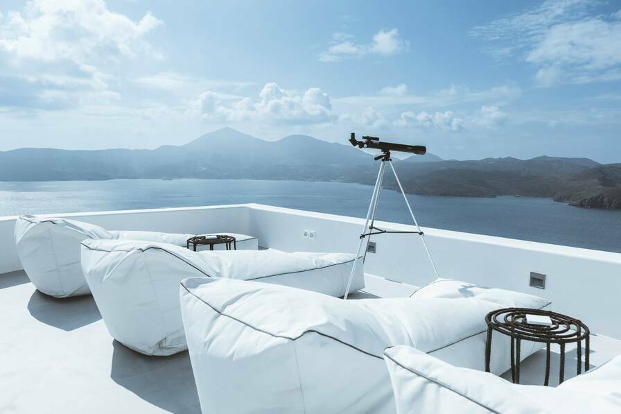 Eight Infinity Suites, Milos