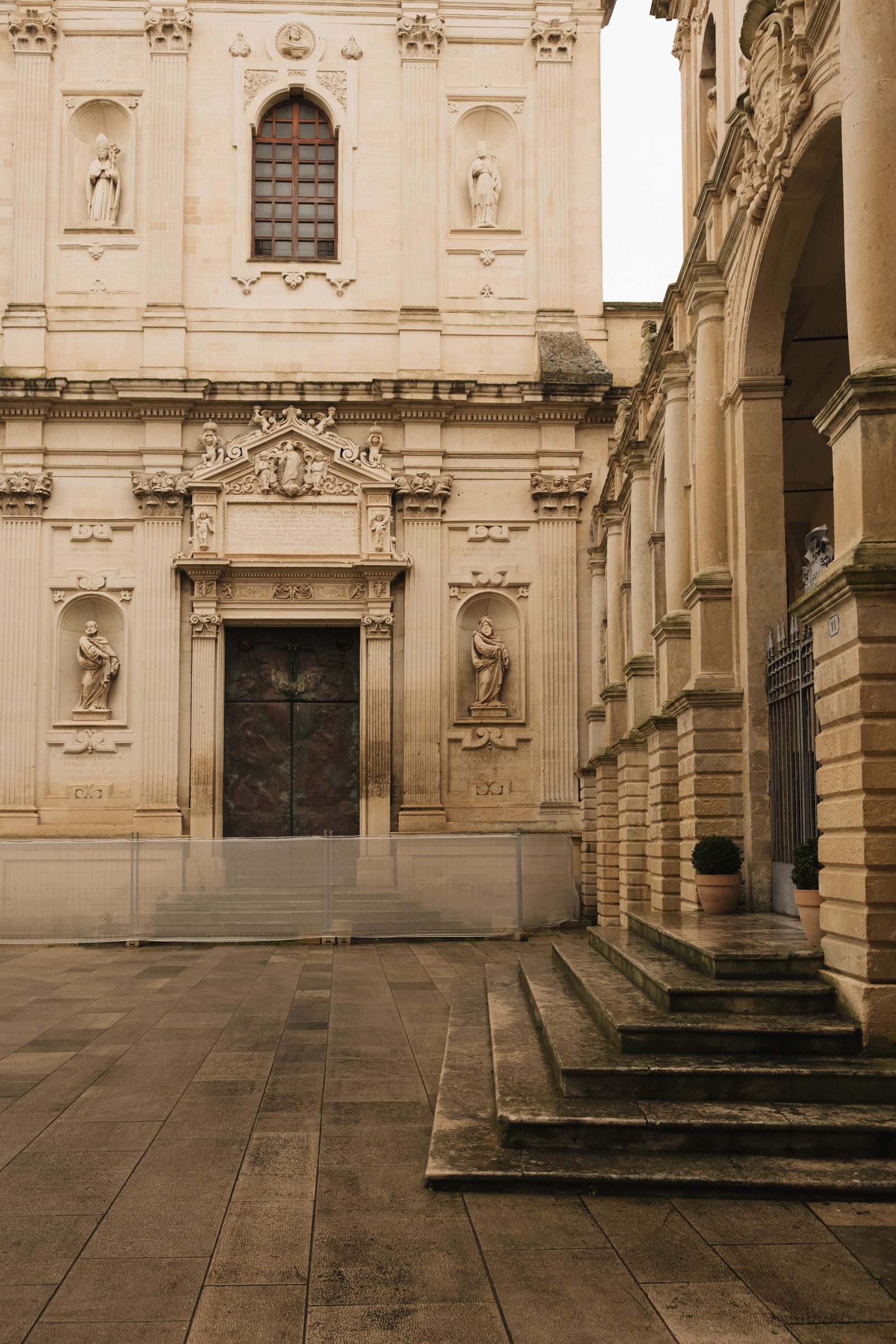 The cathedral facade on Piazza del Duomo, Lecce
