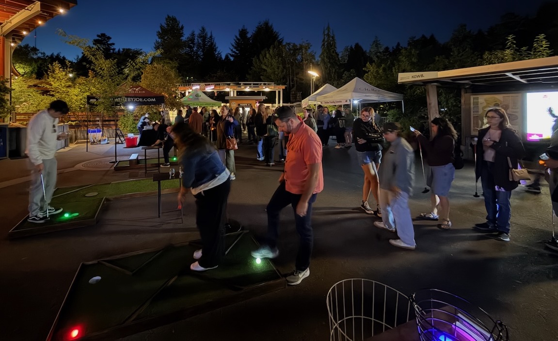 Guest playing mini golf at an Oregon Zoo evening event