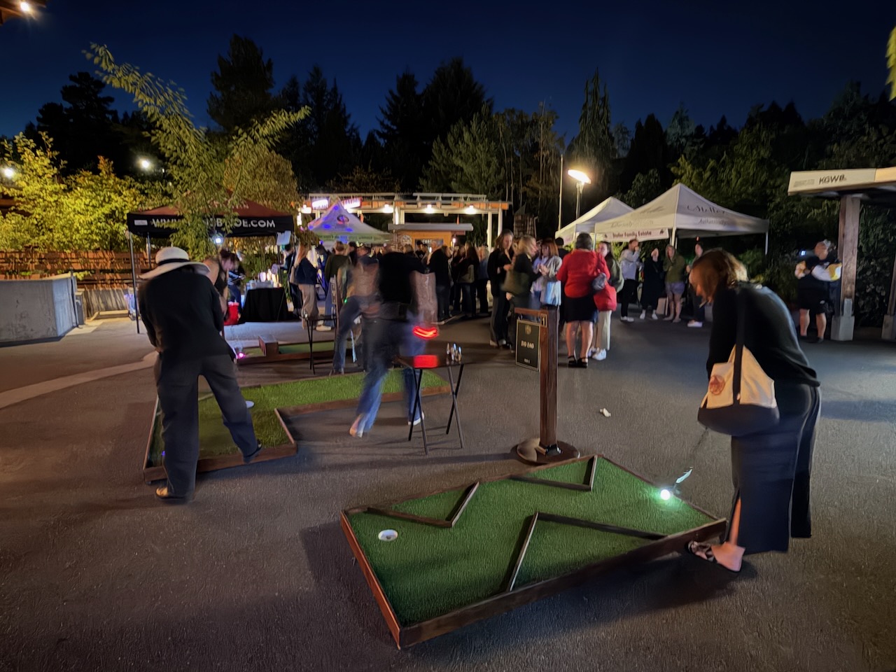 Guests playing mobile mini golf during Oregon Zoo Nights