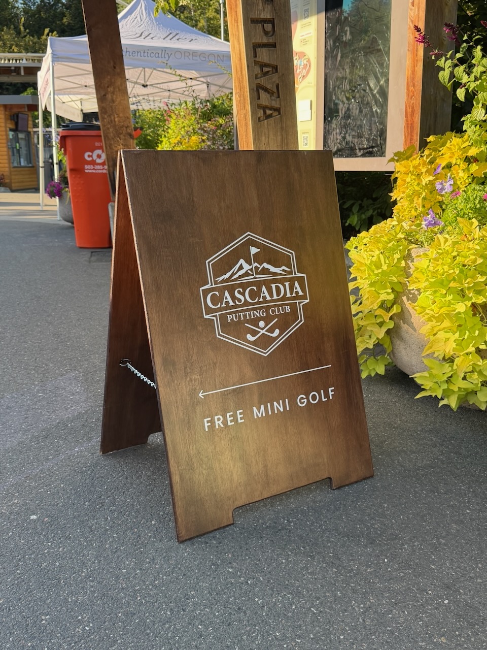 Guests playing mobile mini golf during Oregon Zoo Nights