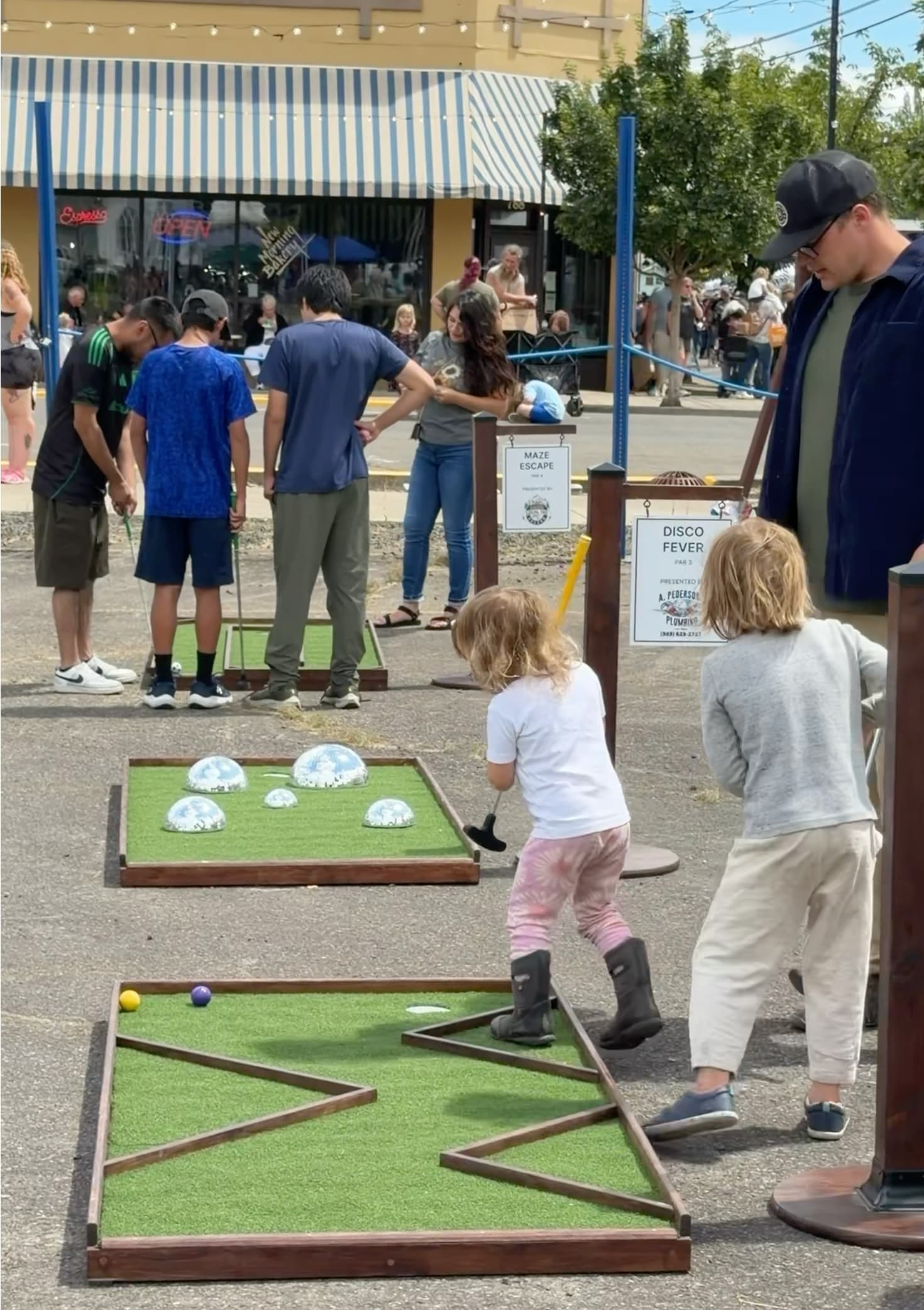 Guests playing mobile mini golf at Dallas Days
