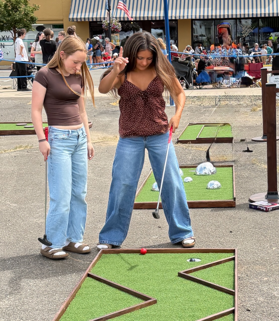 Guests playing mobile mini golf at Dallas Days