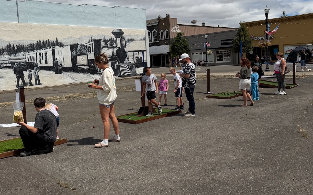 Guests playing mobile mini golf at Dallas Days
