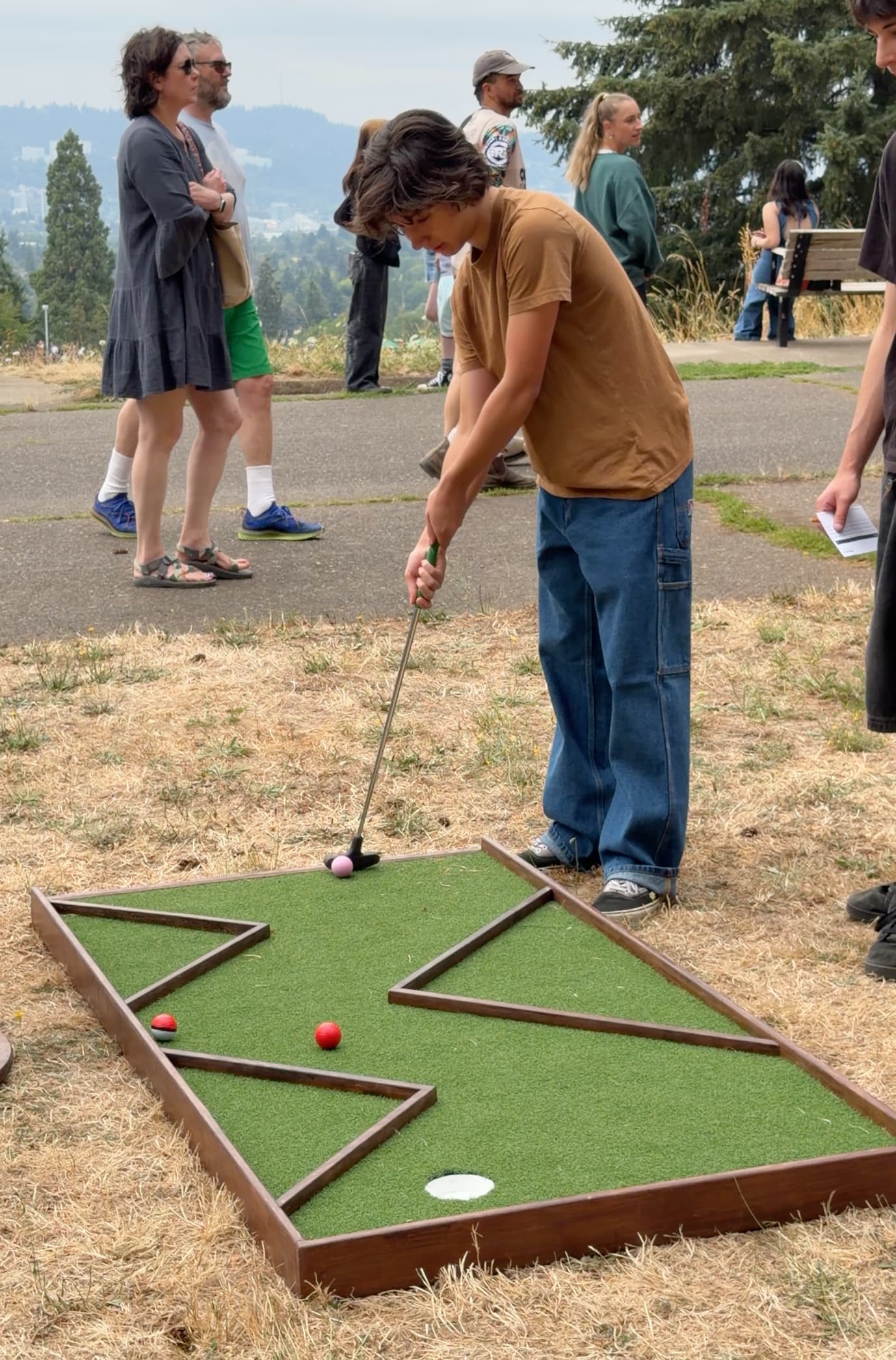 Spectators playing mobile mini golf at the PDX Adult Soapbox Derby