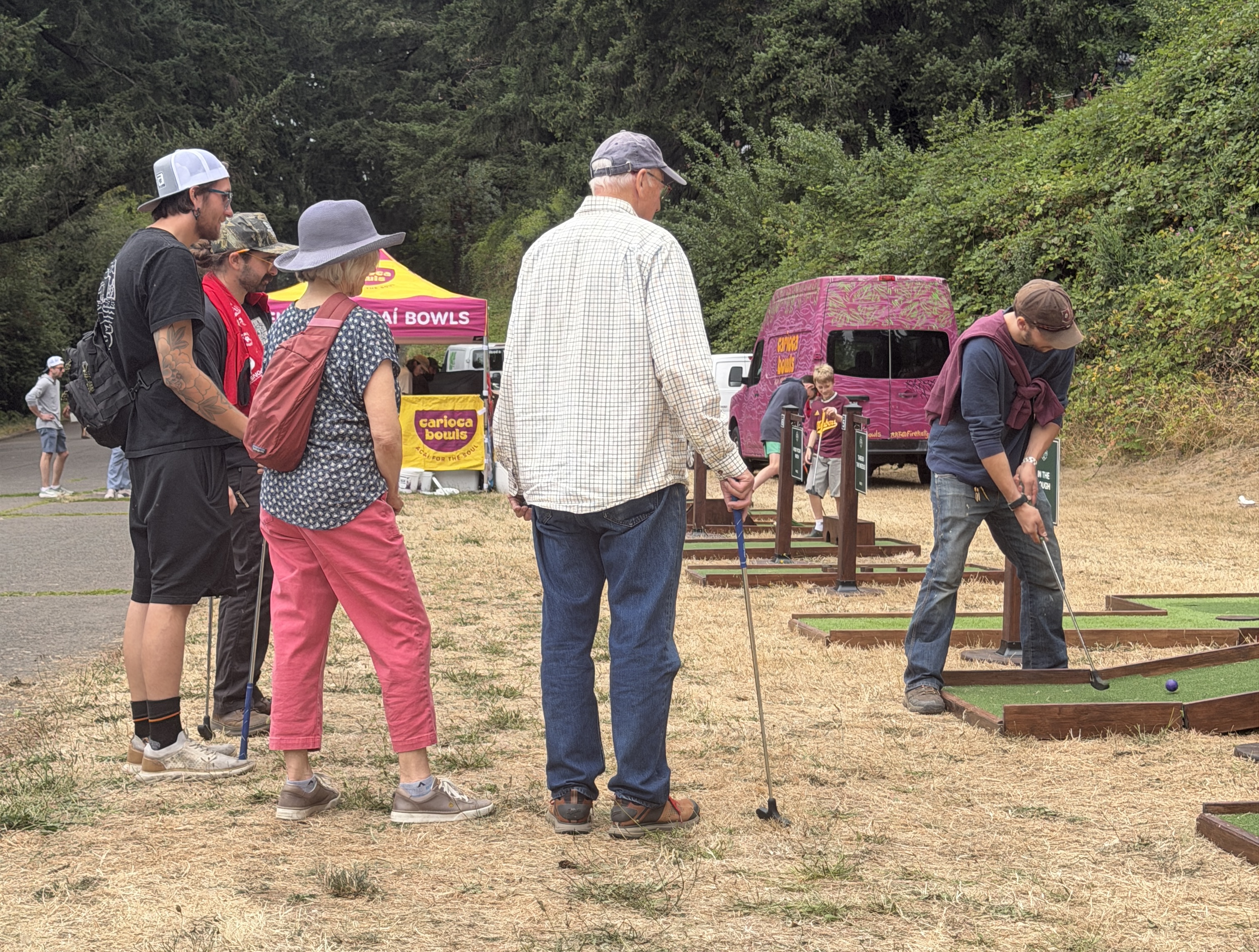 Spectators playing mobile mini golf at the PDX Adult Soapbox Derby