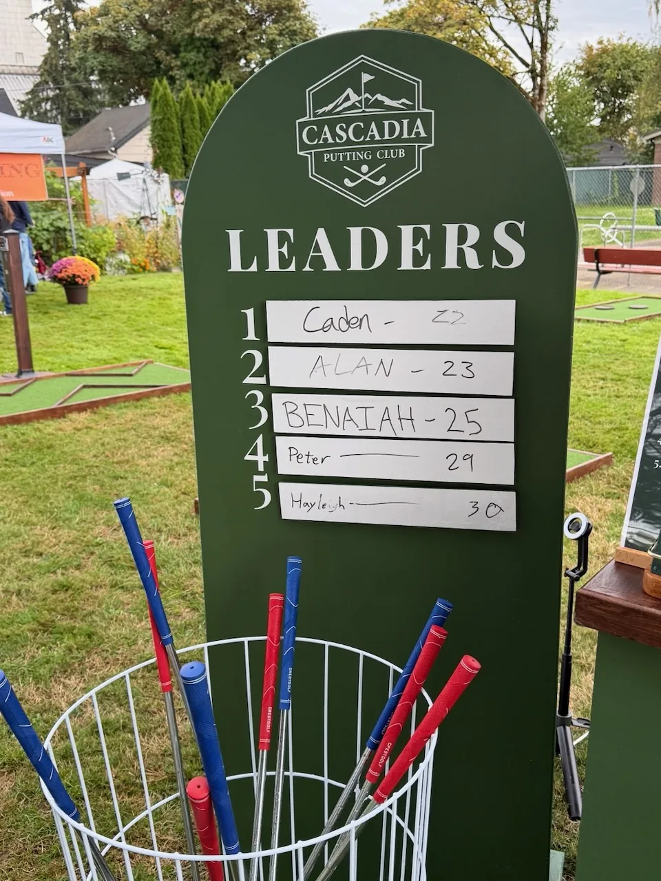 Cascadia Putting Club leaderboard and colorful putters at Carlton Crush