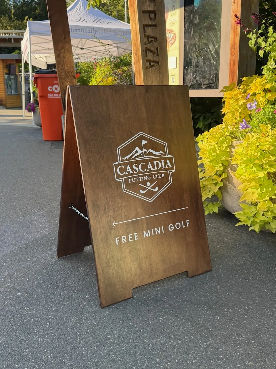 Guests playing mobile mini golf during Oregon Zoo Nights
