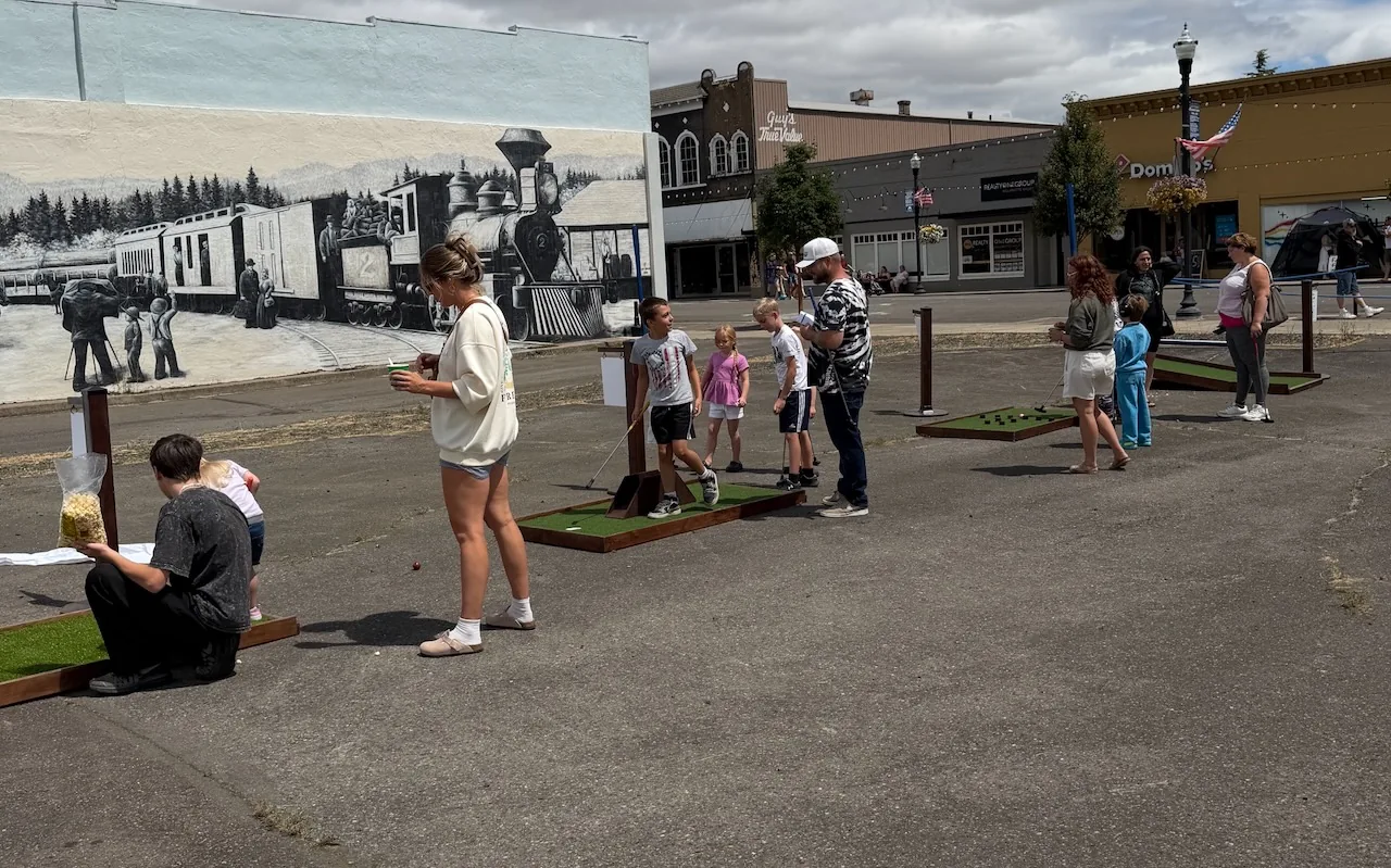 Guests playing mobile mini golf at Dallas Days