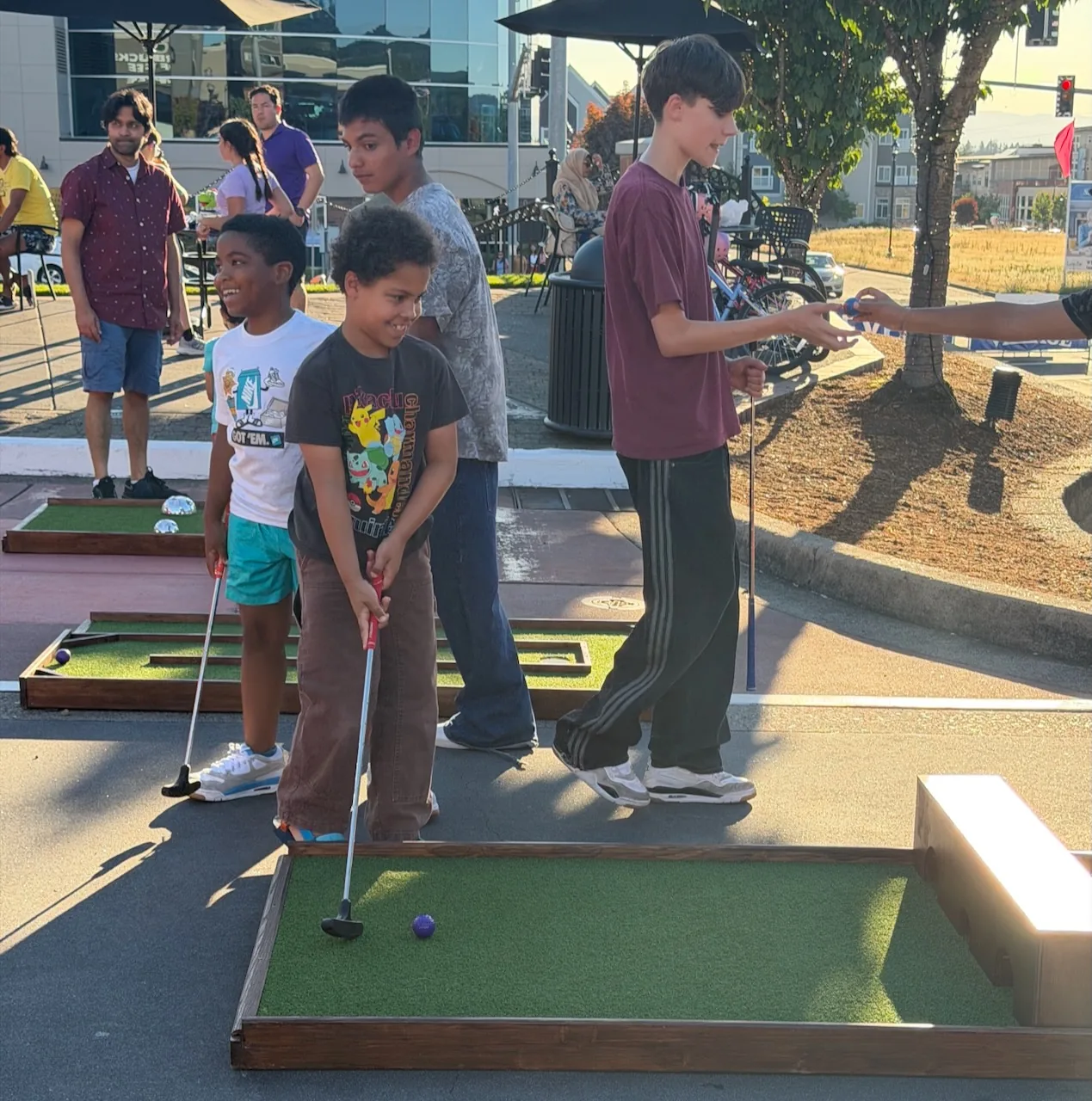 Families playing mobile mini golf during the Bethany Village concert series