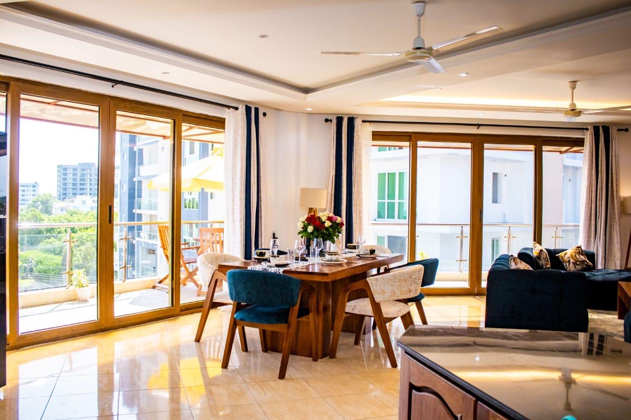 <subject>[background image] image of a scenic destination (for a travel tech)</subject>