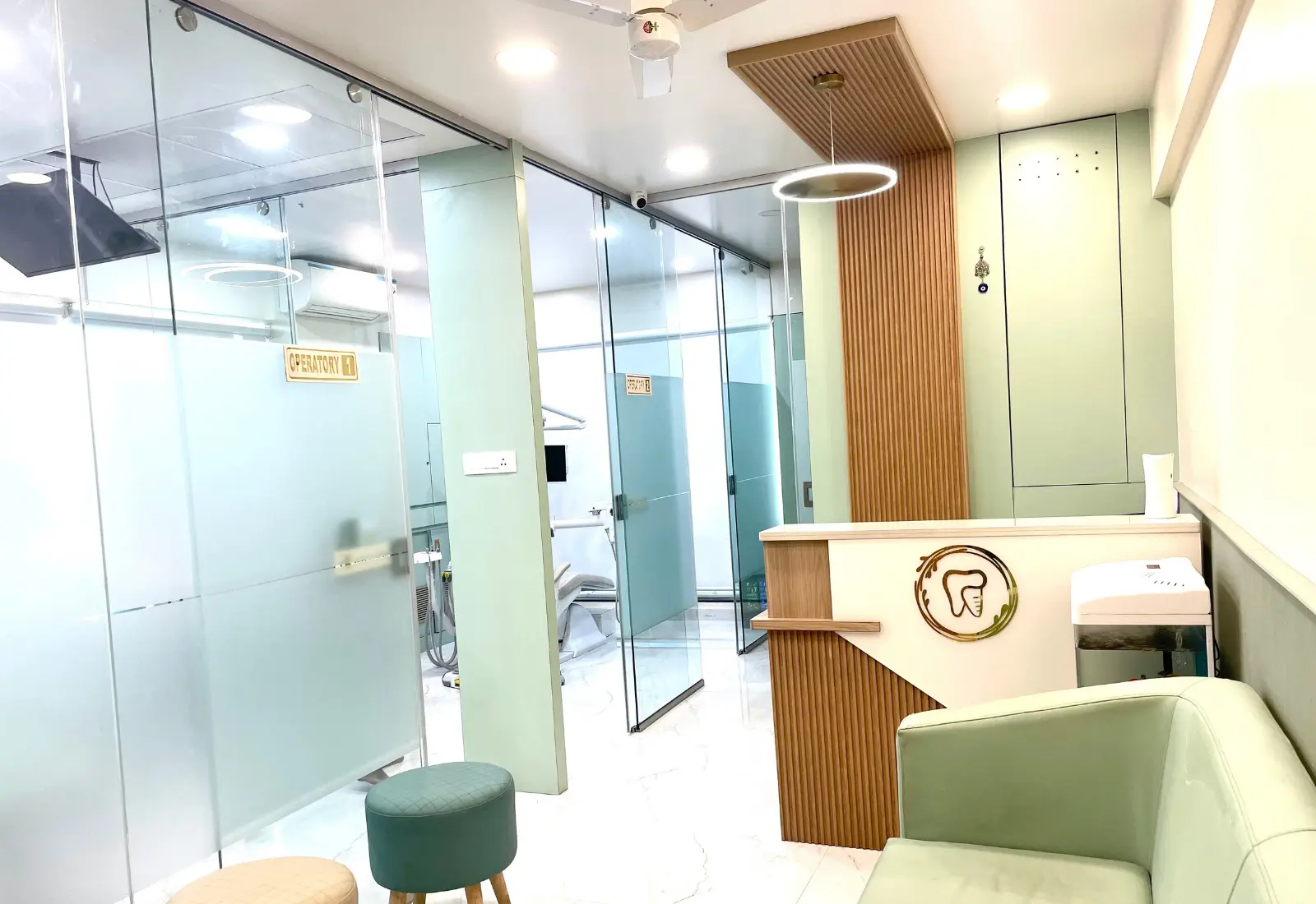 Nettoyage de vitres et baies vitrées en Valais — Clenet Nettoyage