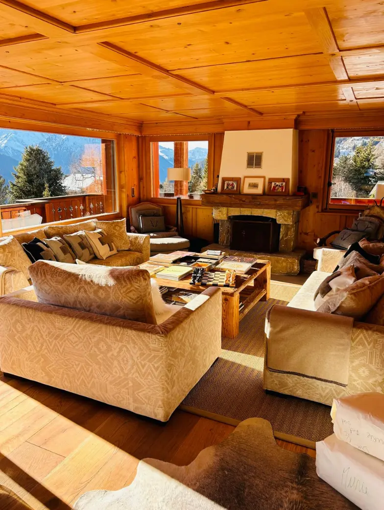 Salon de chalet en Valais après nettoyage complet — vue montagne — Clenet Nettoyage