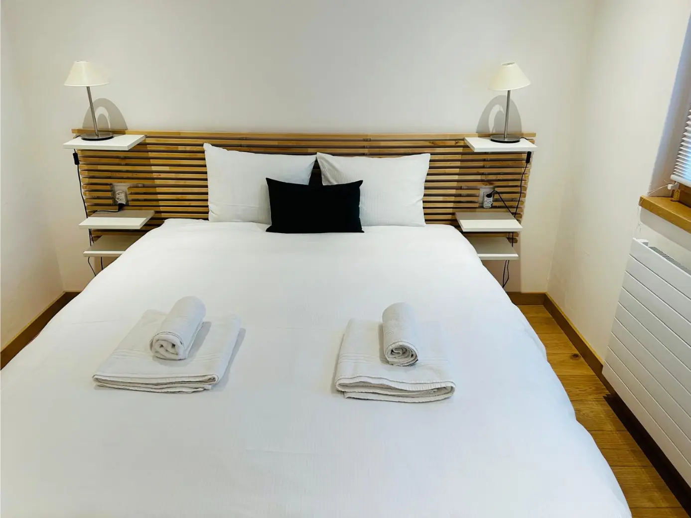 Chambre de chalet prête pour les locataires après nettoyage entre locations en Valais — Clenet Nettoyage