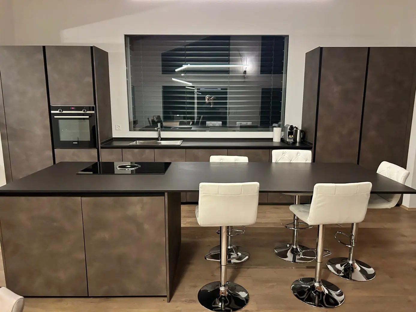 Cuisine moderne nettoyée après intervention de nettoyage en Valais — Clenet Nettoyage