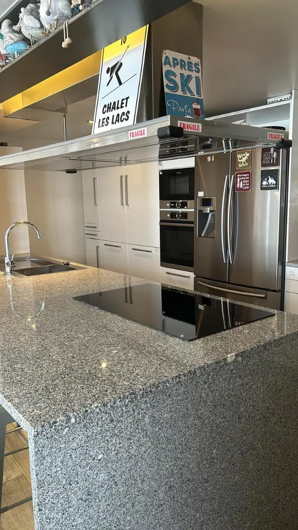 Cuisine de chalet de montagne nettoyée en Valais — Clenet Nettoyage