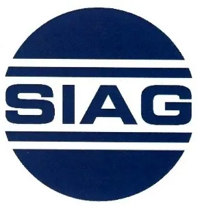 Logo s nápisem SIAG v modrém kruhu se třemi vodorovnými bílými pruhy.