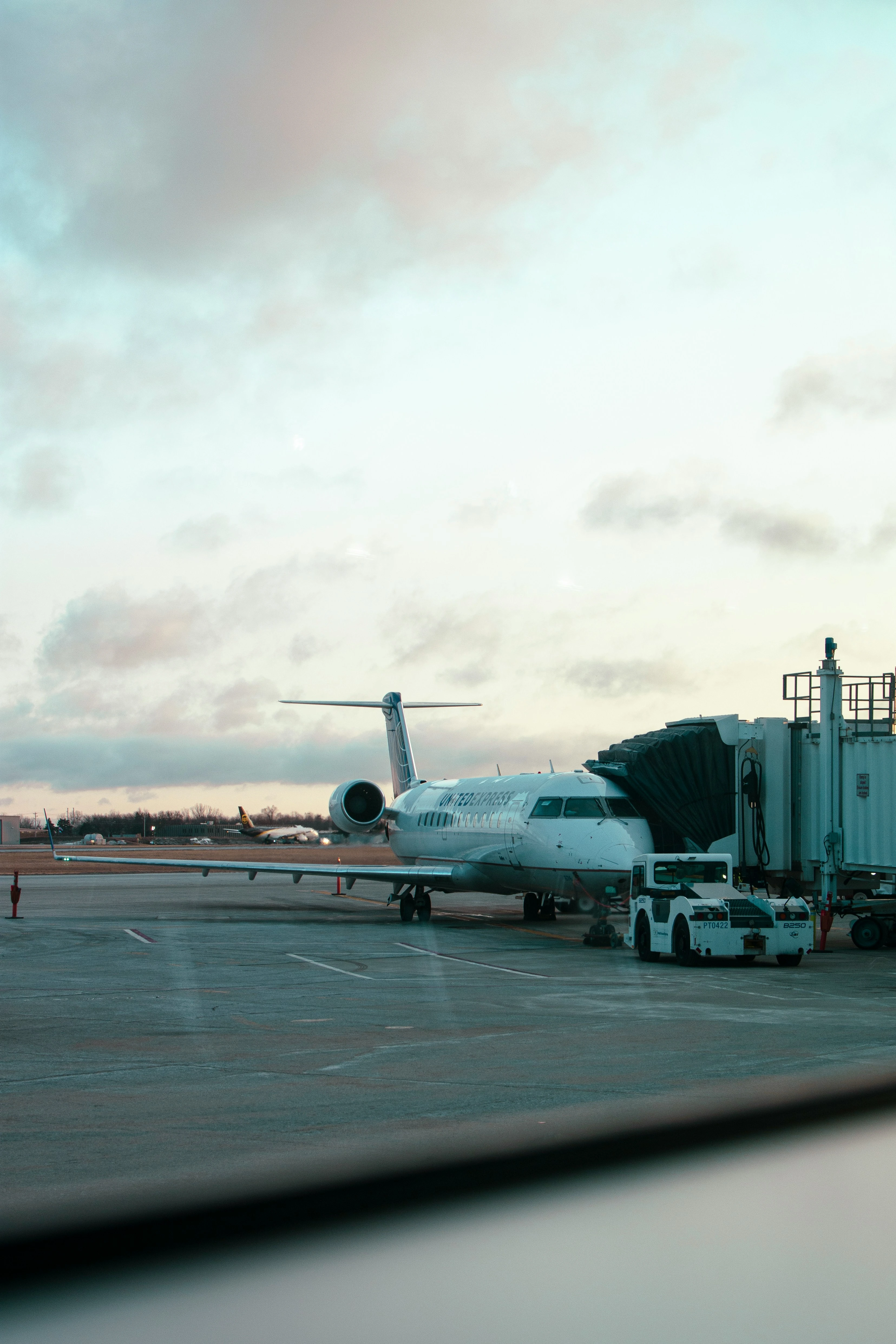 Flugzeug am Gate – Nebenjobs am Flughafen Frankfurt