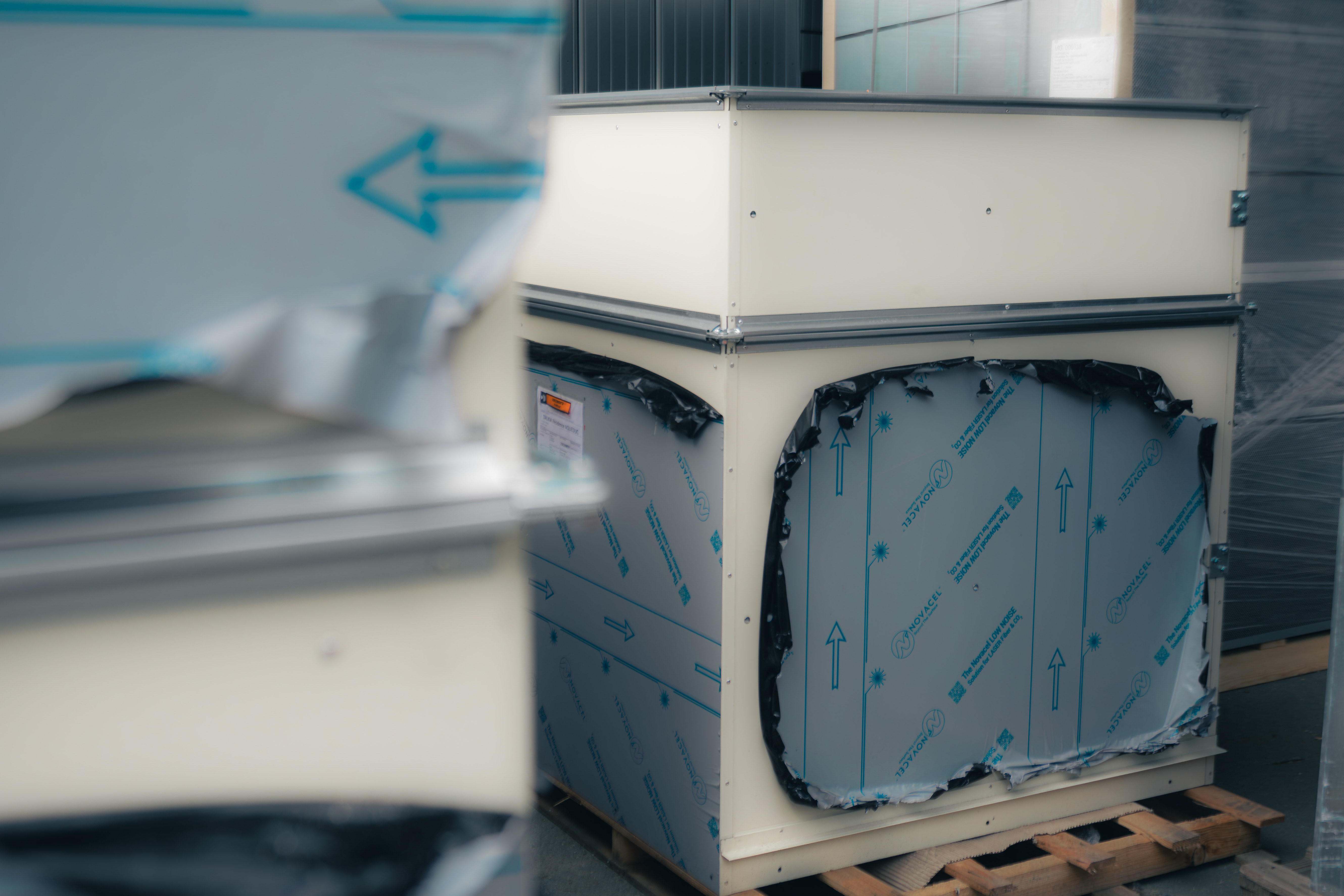 Capotage acoustique en caisson autour d'une machine