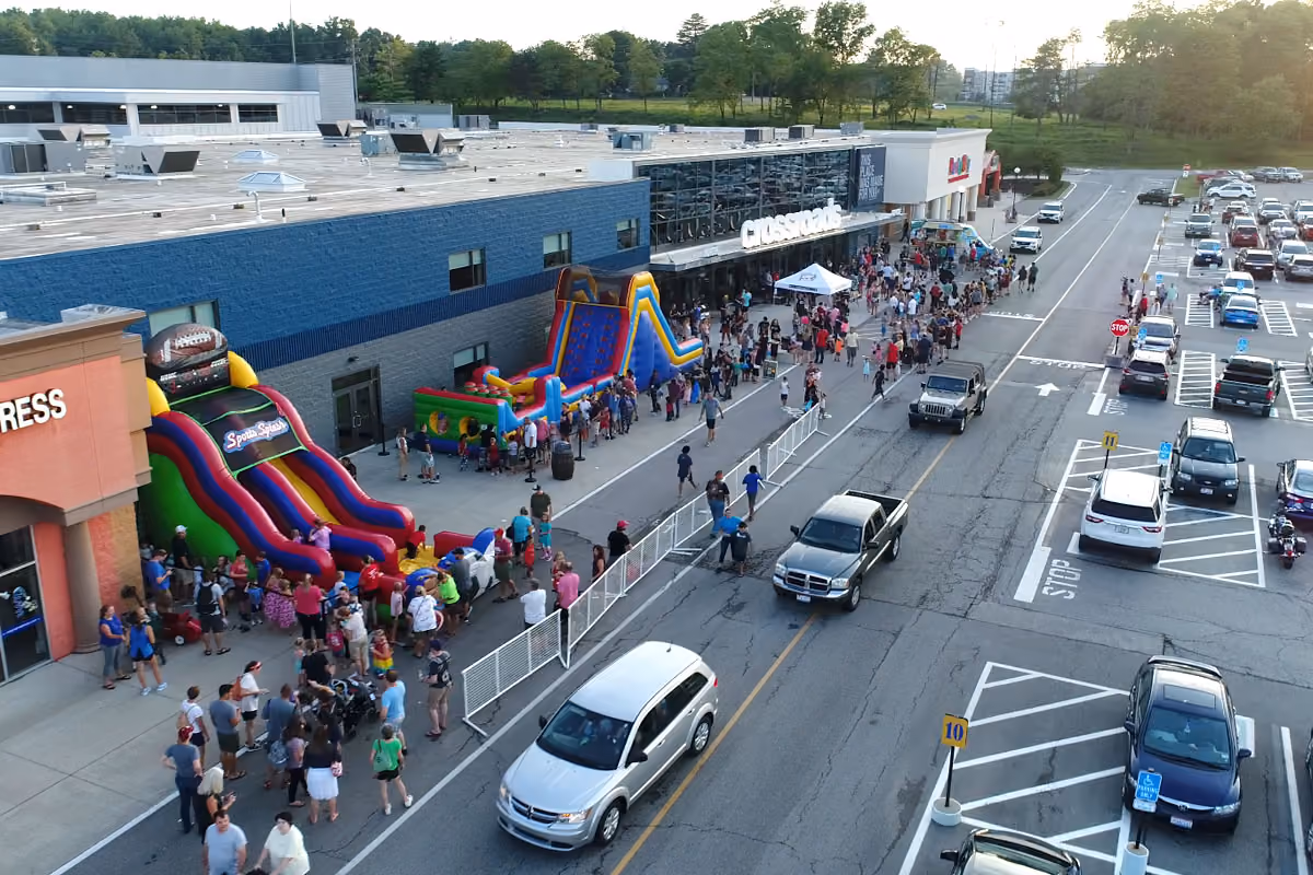 Jungle Jim's parking lot and storefront