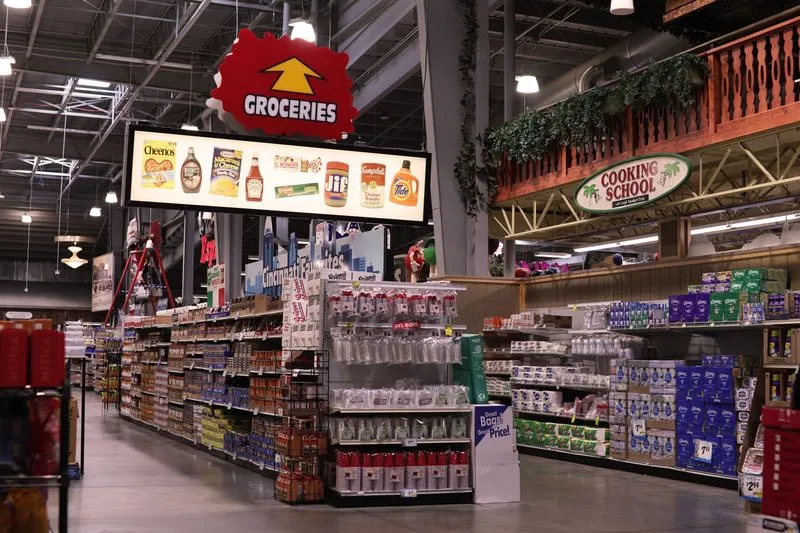 Grocery Asiles This Way