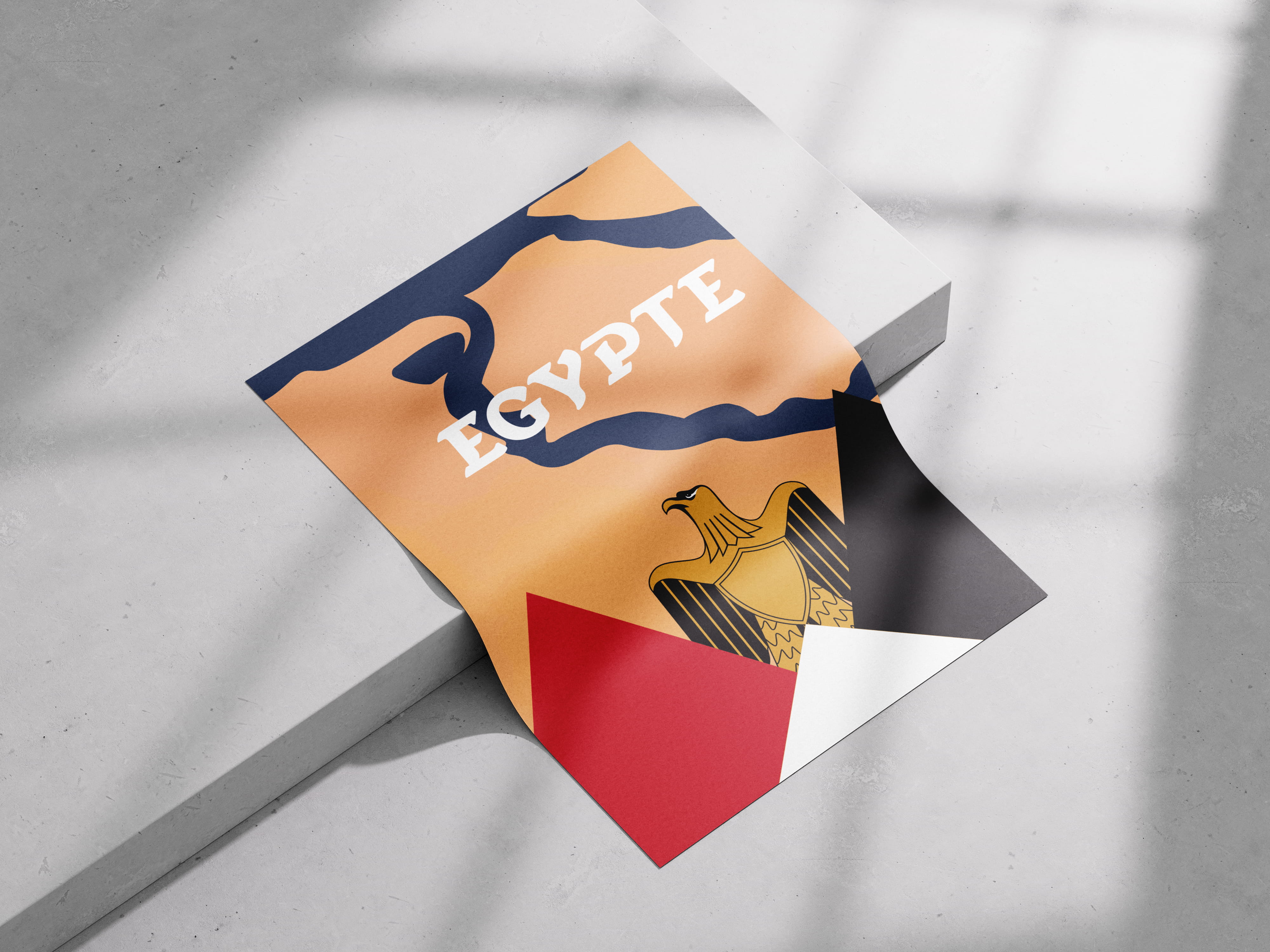 Affiche Égypte : carte du pays aux couleurs du drapeau rouge, blanc et noir, avec l'aigle doré de Saladin