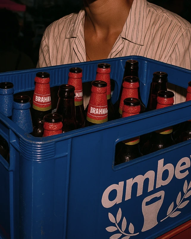 Engradado da Ambev com cervejas Brahma - produto de pequeno negócio do setor de bebidas