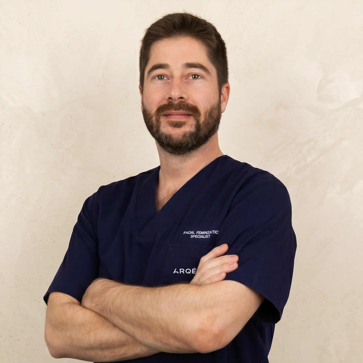 Foto de equipo del Dr. Juan Molina, cirujano especialista capilar de ARQÉA Clinic