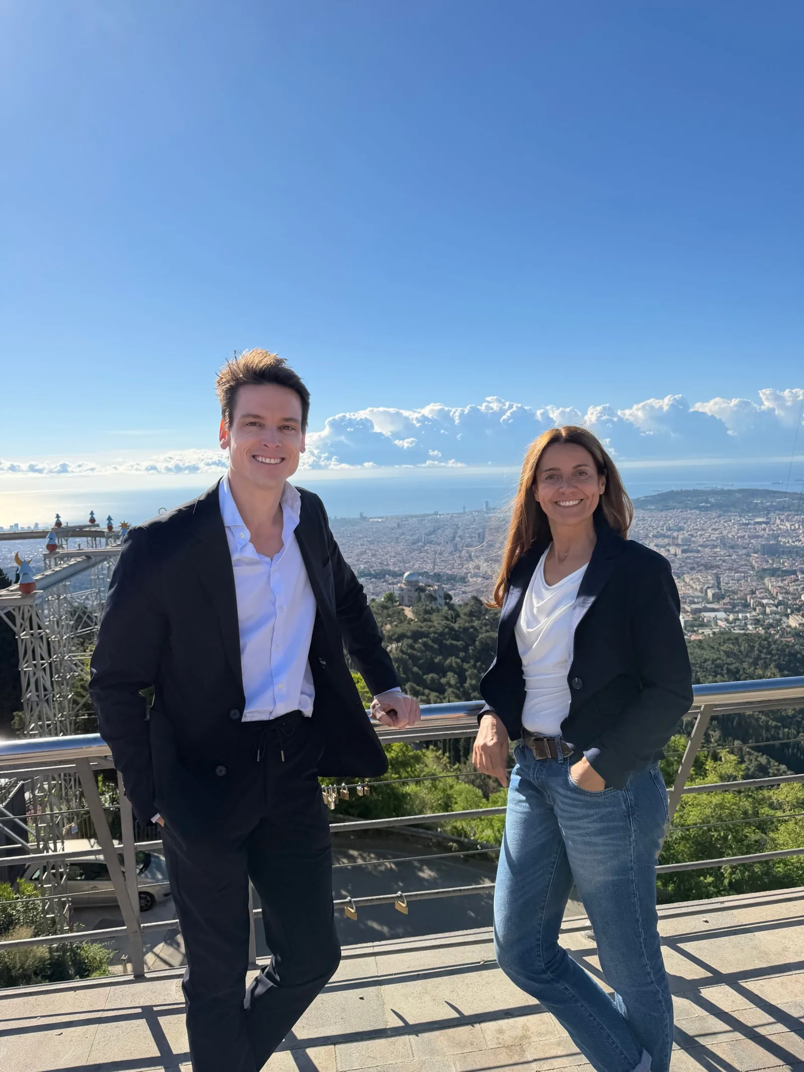 Two members of the ARQÉA team at the Tibidabo viewpoint, with Barcelona and the Mediterranean behind them