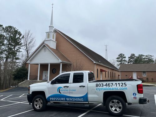 Clean exterior of a commercial property