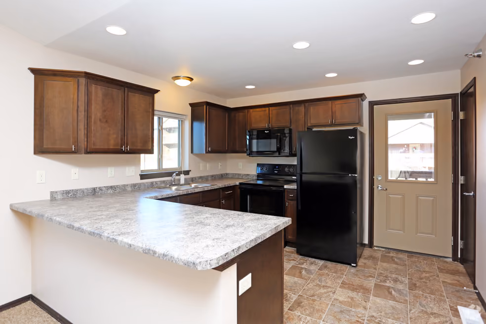 Sunset Villas community grounds and exterior - Sioux Falls, SD